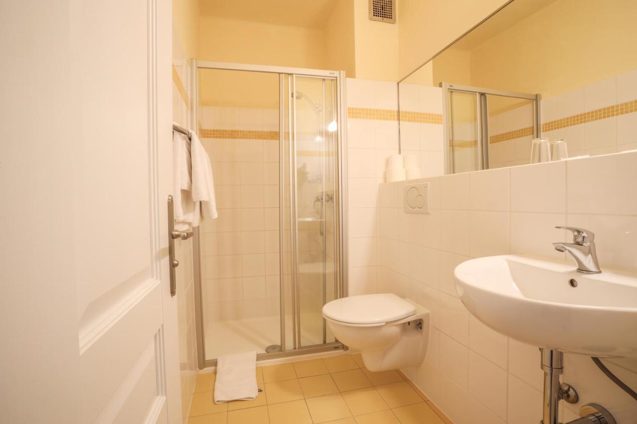Hotel Kavalir Karlovy Vary Kültér fotó