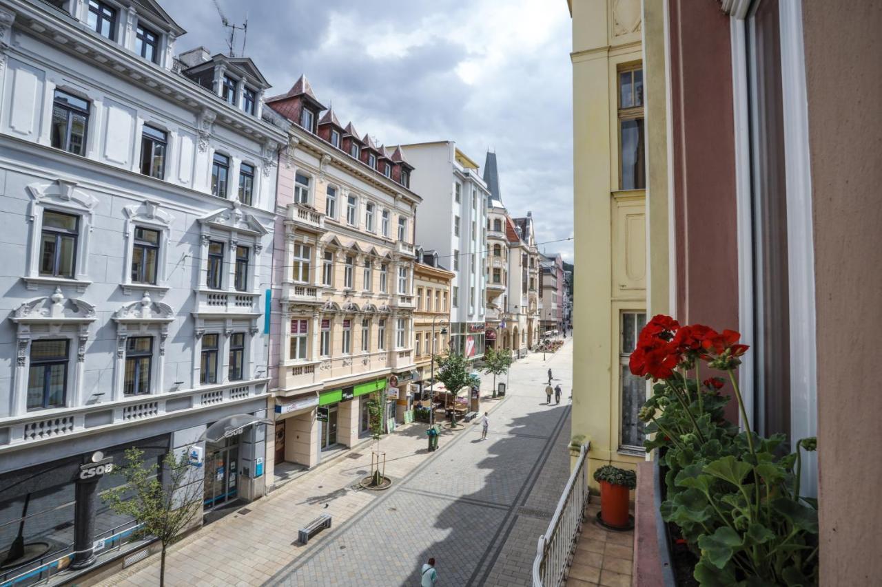 Hotel Kavalir Karlovy Vary Kültér fotó