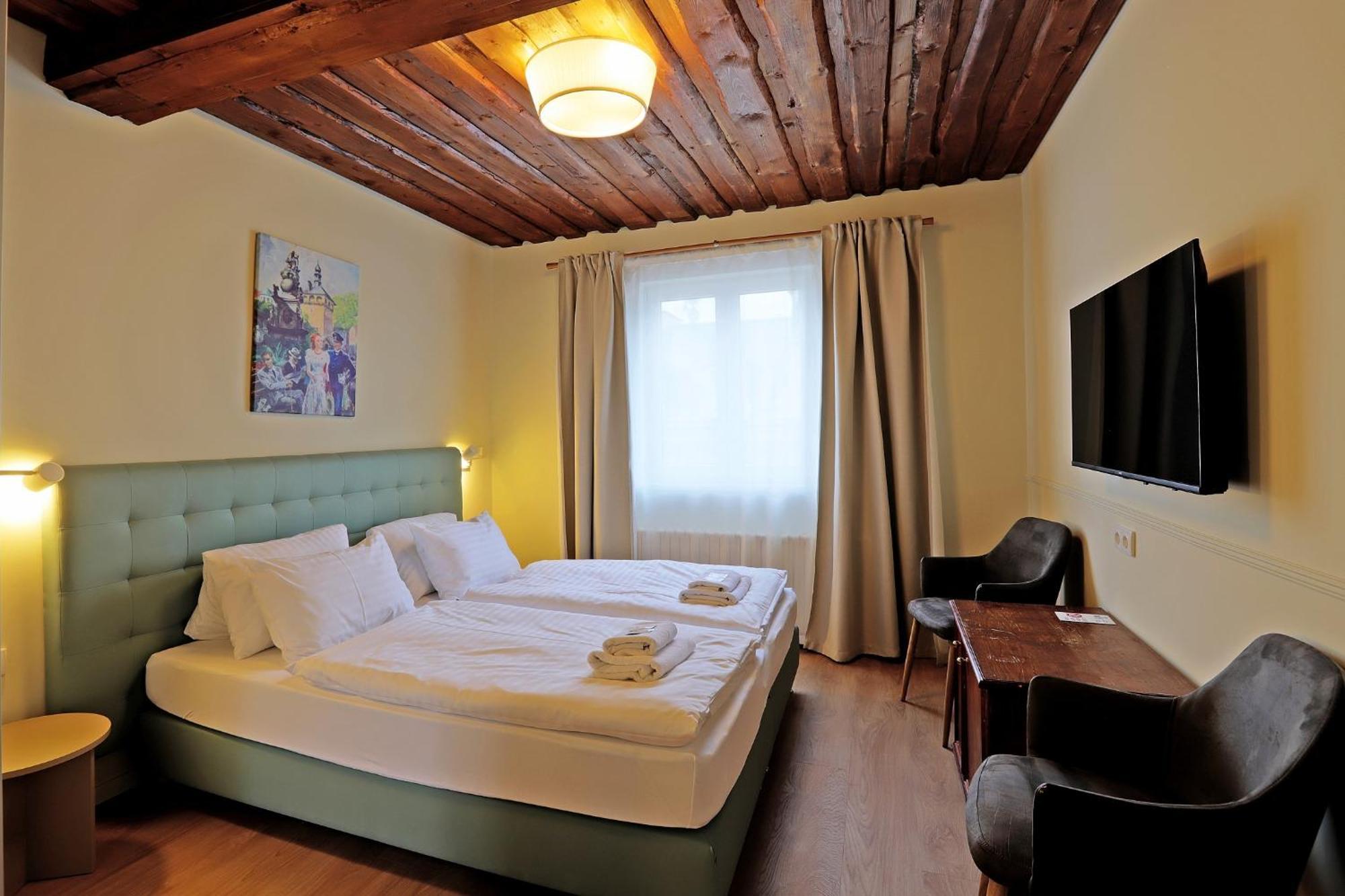 Hotel Kavalir Karlovy Vary Kültér fotó