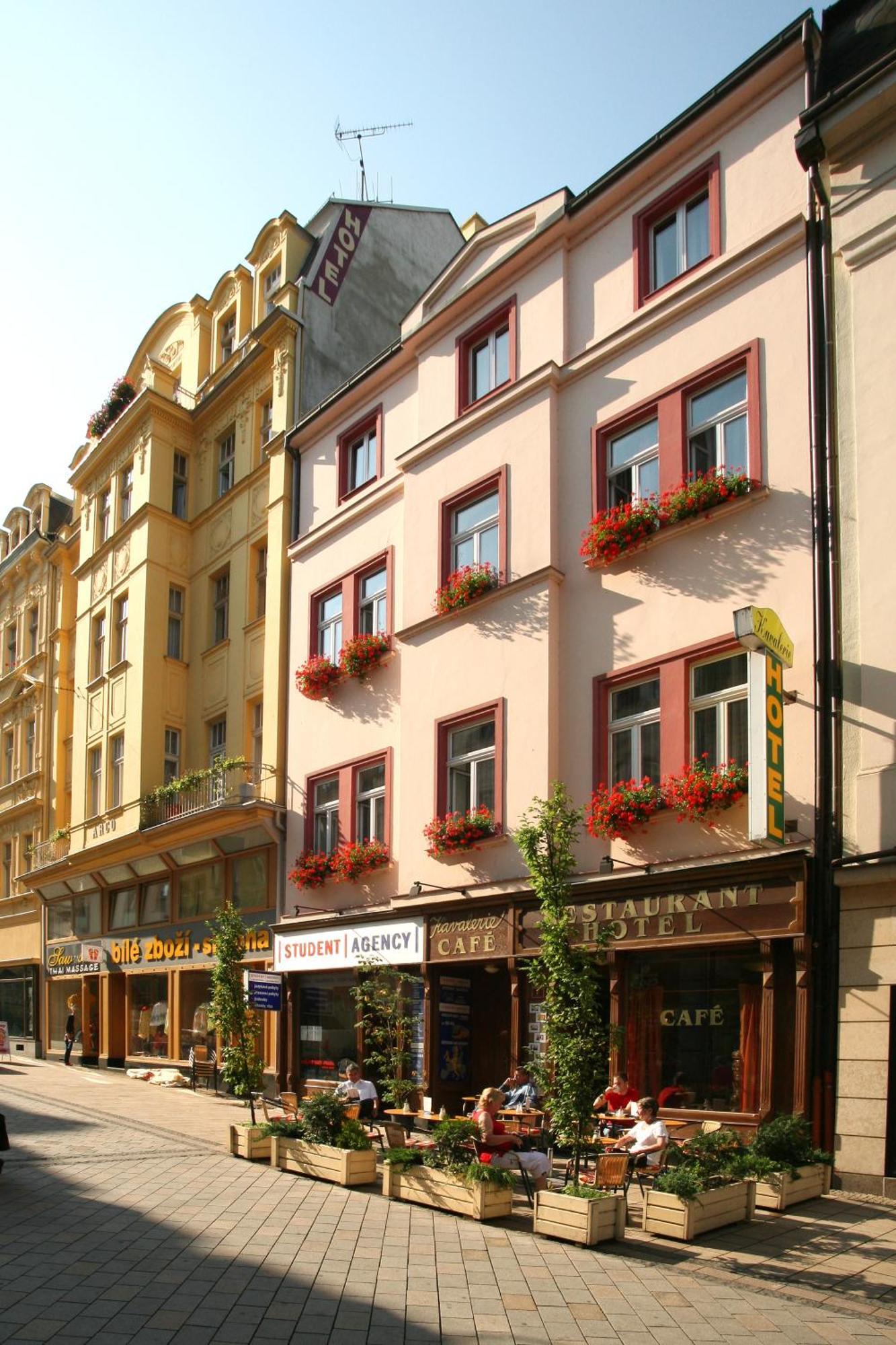 Hotel Kavalir Karlovy Vary Kültér fotó