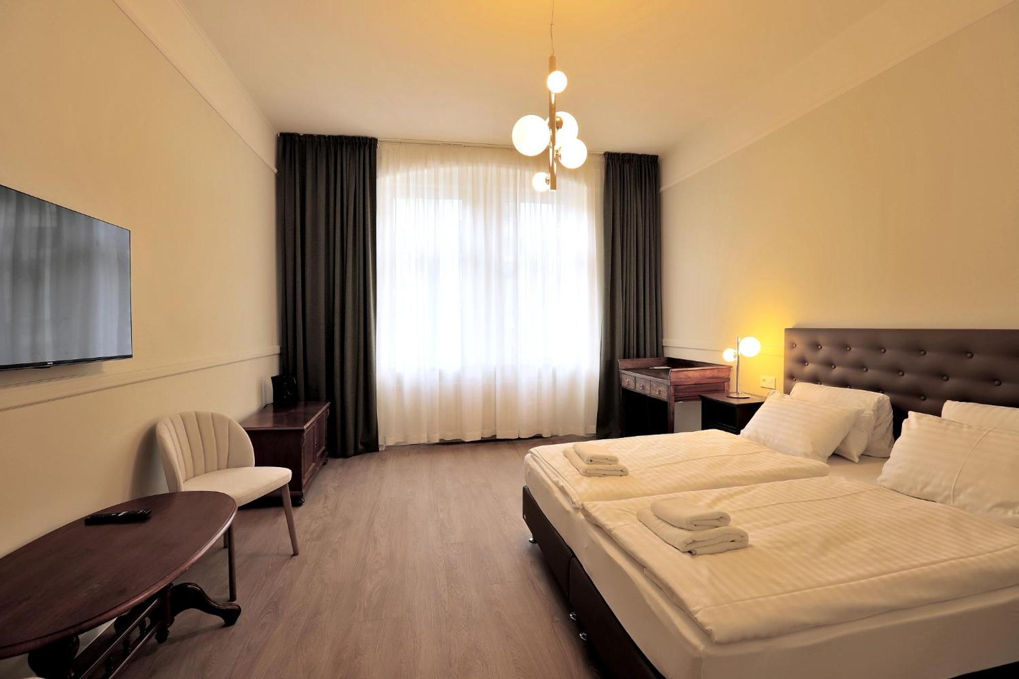 Hotel Kavalir Karlovy Vary Kültér fotó
