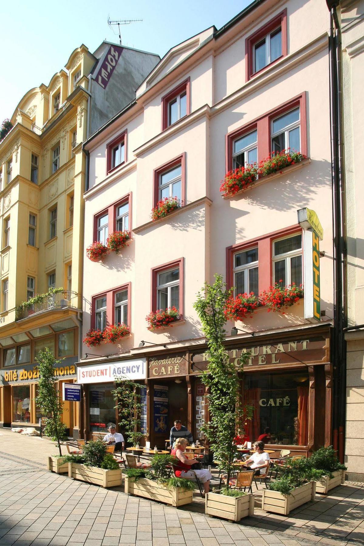 Hotel Kavalir Karlovy Vary Kültér fotó