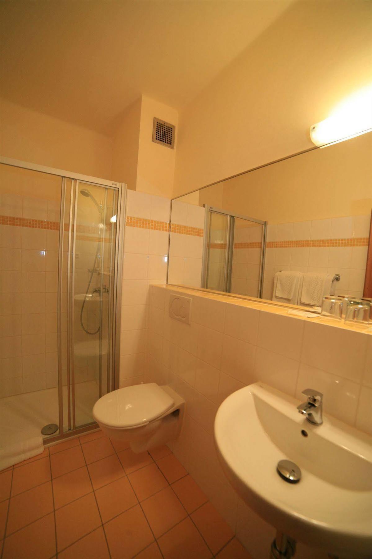 Hotel Kavalir Karlovy Vary Kültér fotó