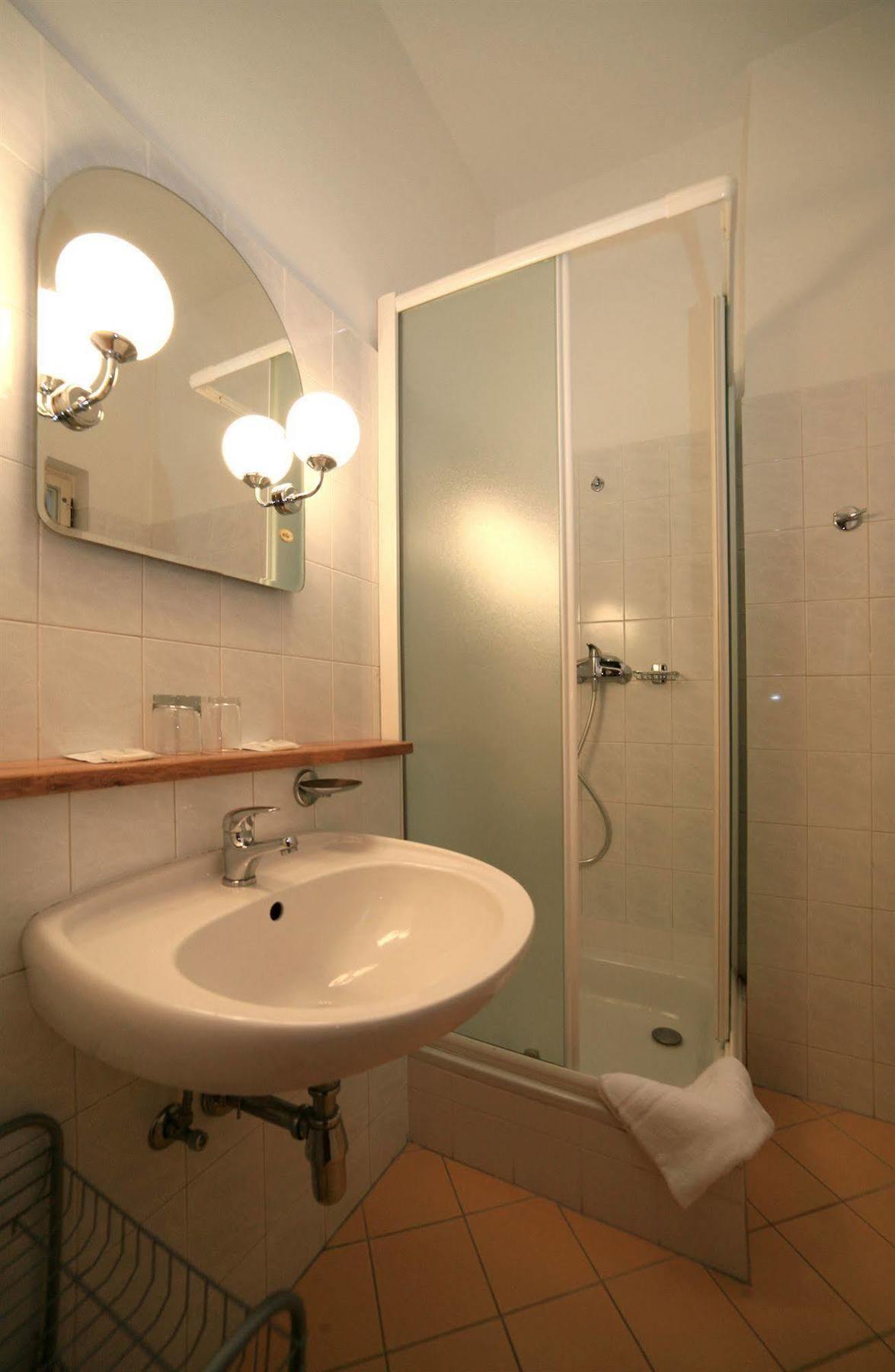 Hotel Kavalir Karlovy Vary Kültér fotó