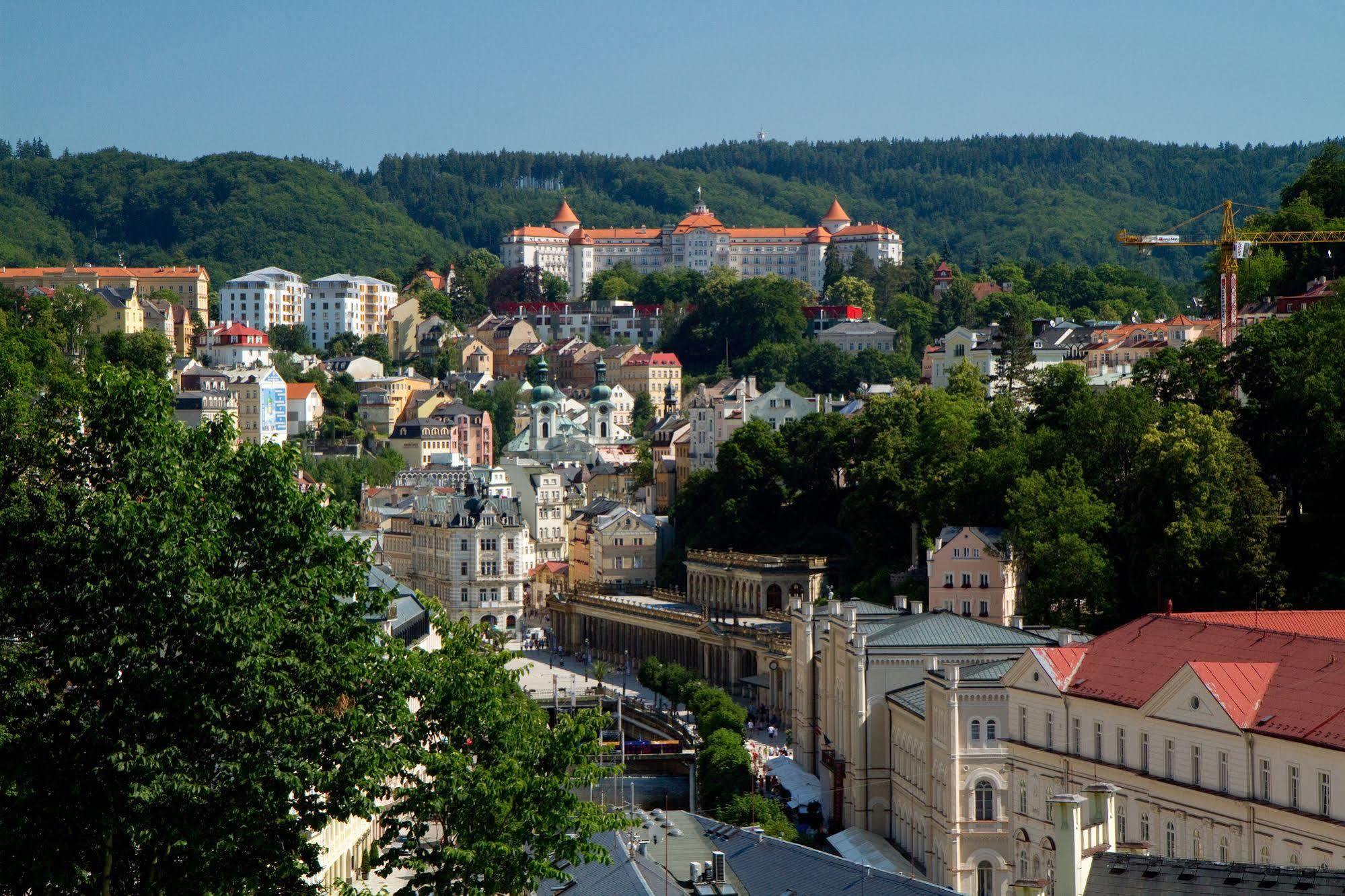 Hotel Kavalir Karlovy Vary Kültér fotó