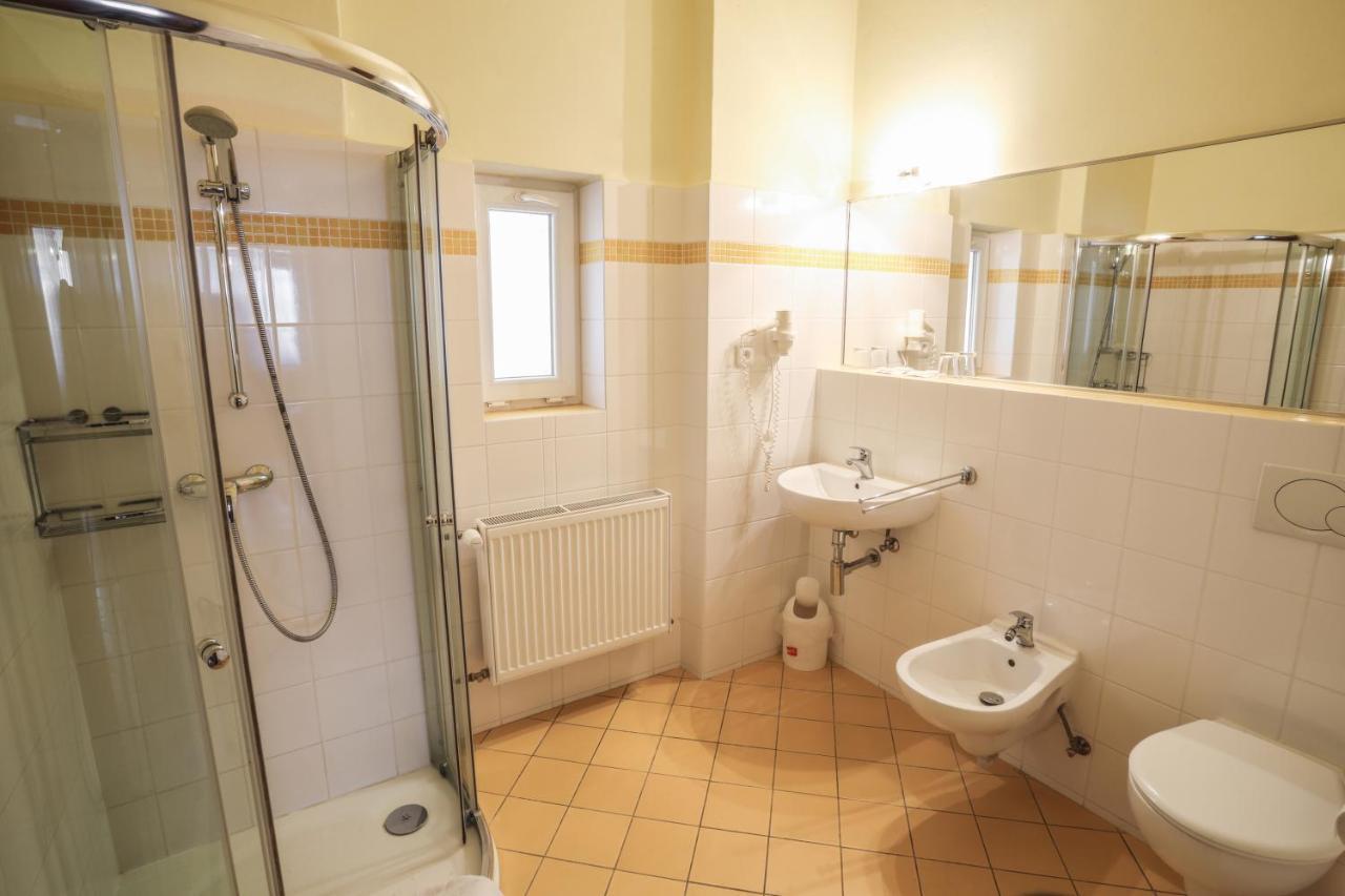 Hotel Kavalir Karlovy Vary Kültér fotó